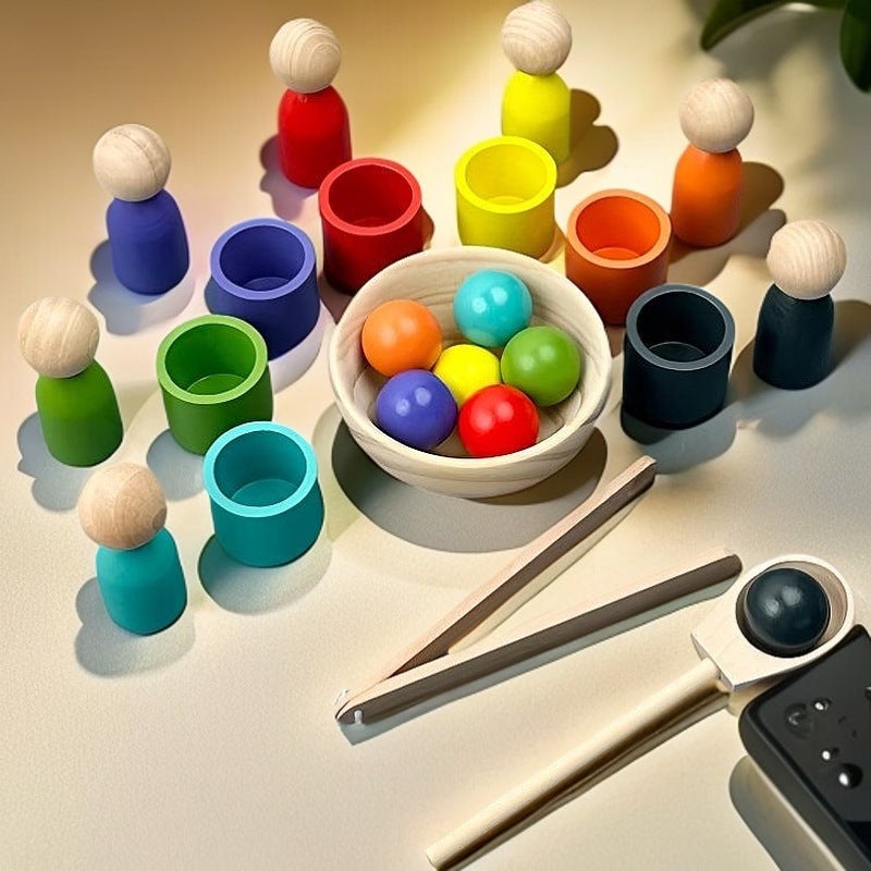 لعبة الكرة والكوب الخشبية ذات 7 ألوان - أدوات تعليمية مبكرة من مونتيسوري لتصنيف الألوان للأطفال وتكامل الحواس - Image 1